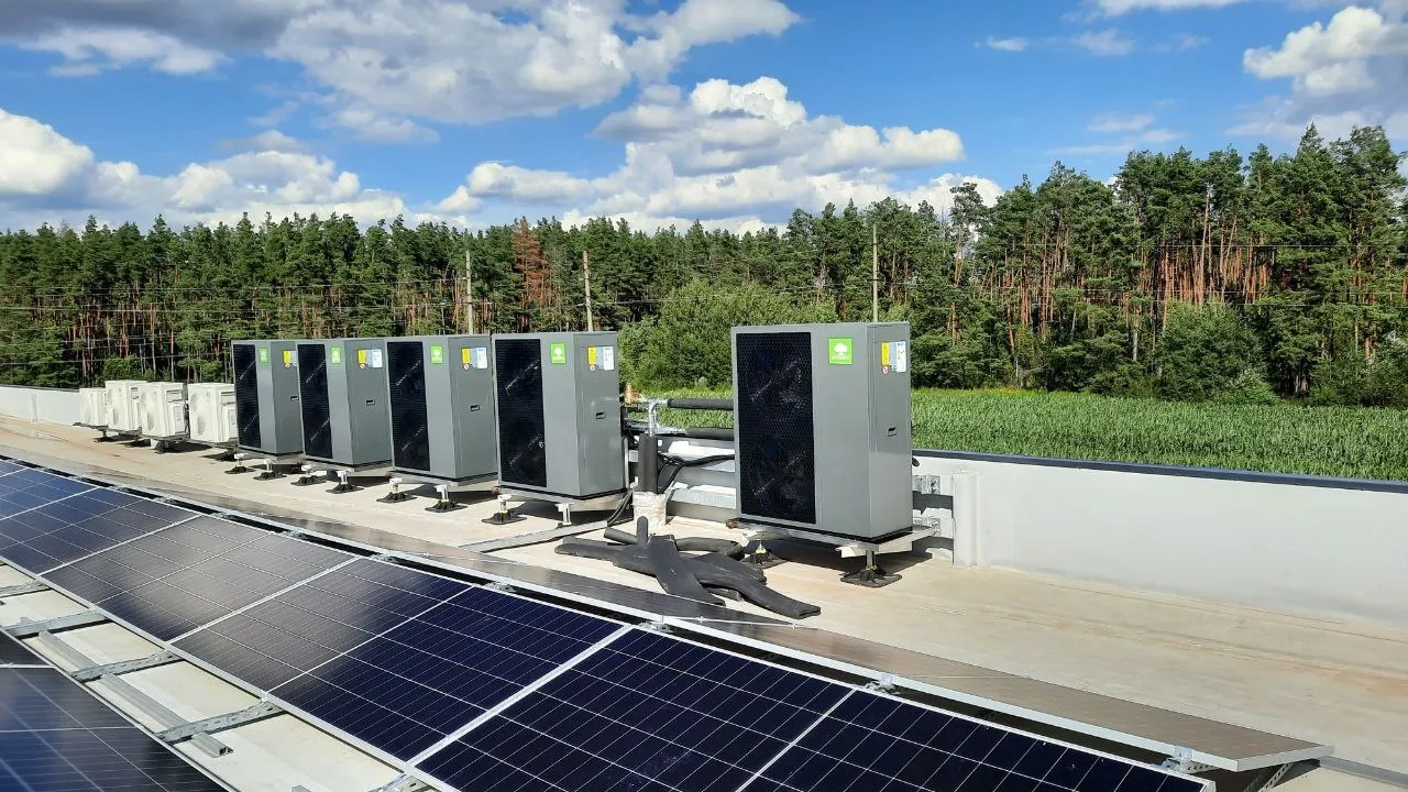 Installation industrielle avec pompe à chaleur Mycond série BeeEco