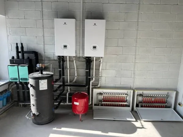 Station-service avec pompes à chaleur Mycond Split série BeeHeat