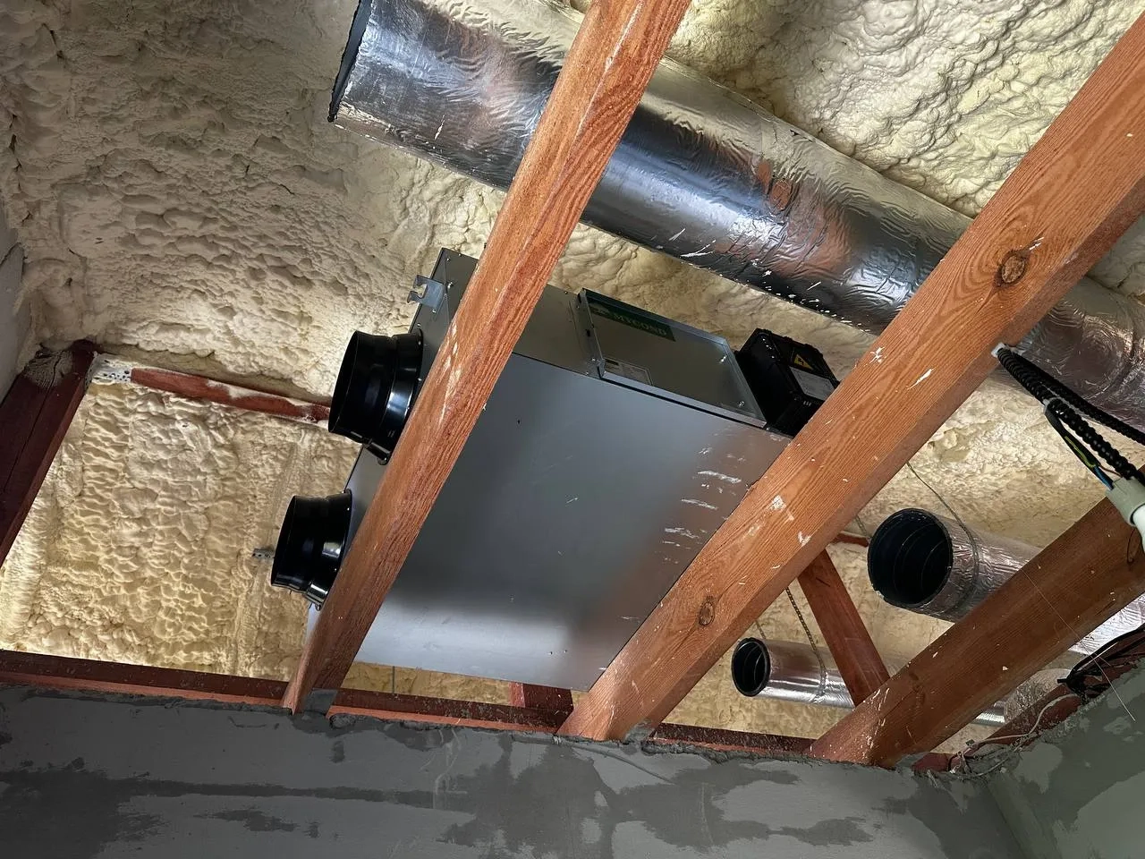 Hall de fabrication avec unités de ventilation à récupération d&#39;énergie Mycond MVS DW