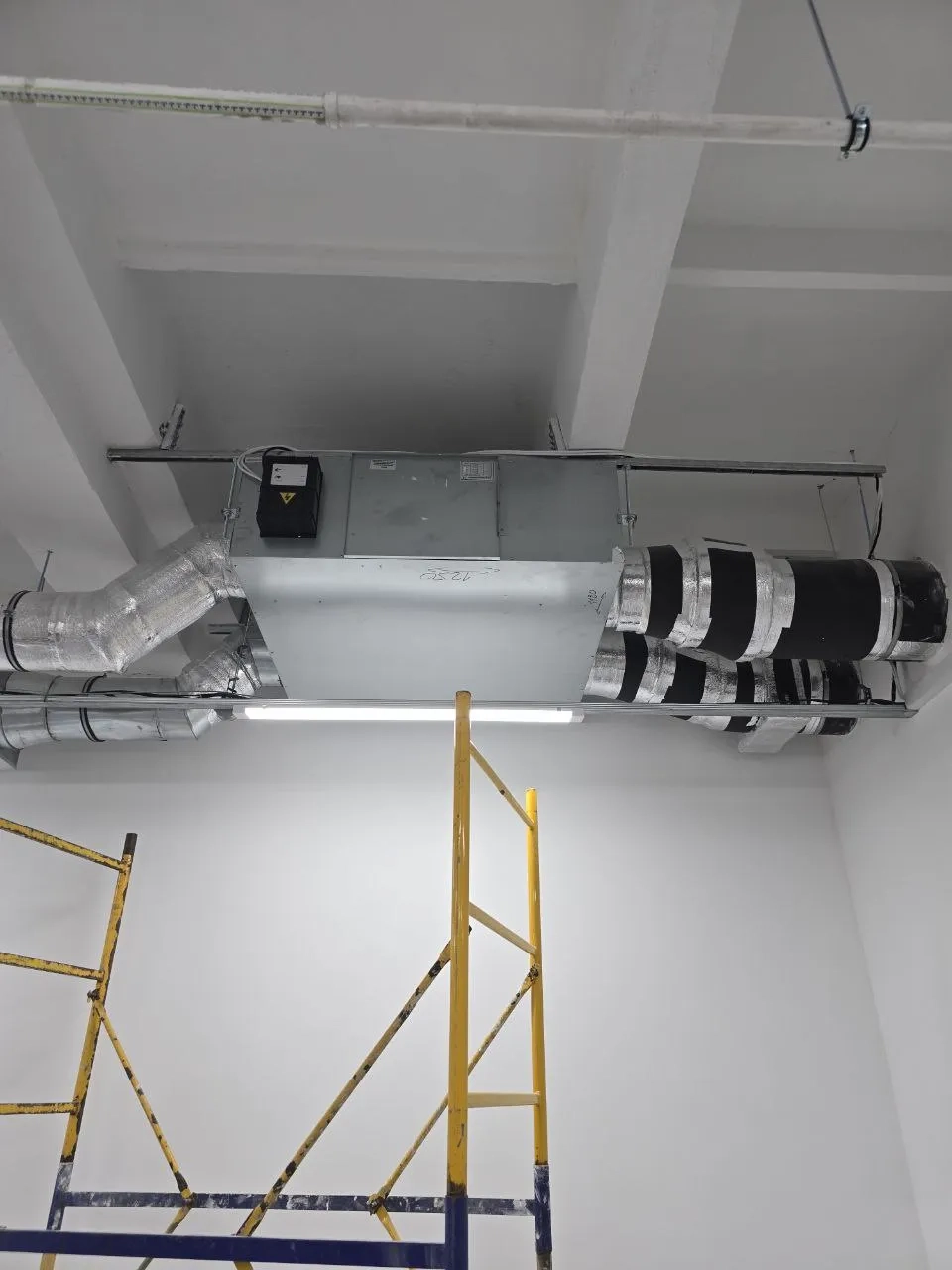 Centre commercial avec unités de ventilation à récupération d&#39;énergie Mycond MVS