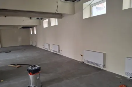 Installation industrielle avec ventilo-convecteurs muraux Mycond