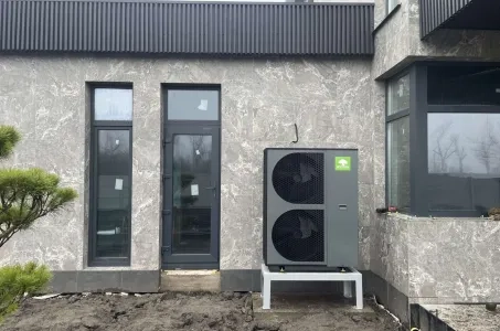 Maison contemporaine privée avec pompe à chaleur Mycond BeeThermic Monobloc