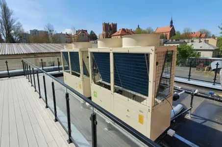 Pompes à chaleur modulaires pour le chauffage des hôtels, exemple Mycond MCU‑YHE